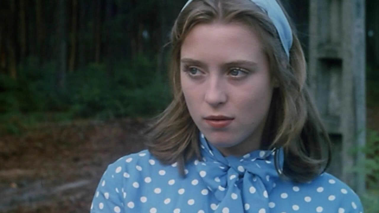 Видео к фильму Настоящая девчонка | Une vraie jeune fille [A Real Young Girl](1976) by Catherine Breillat, Clip:A crotch/The female gaze