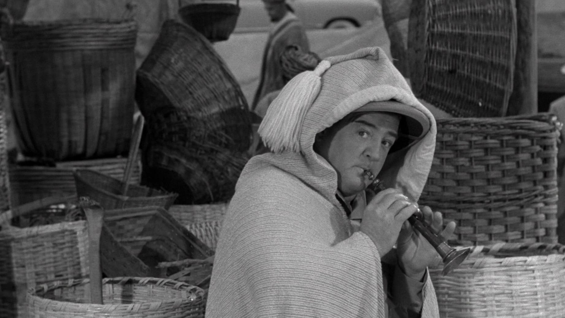 Видео к фильму Эбботт и Костелло встречают мумию | Abbott and Costello Meet the Mummy (1955) - Opening Night Scene (10/10) | Movieclips