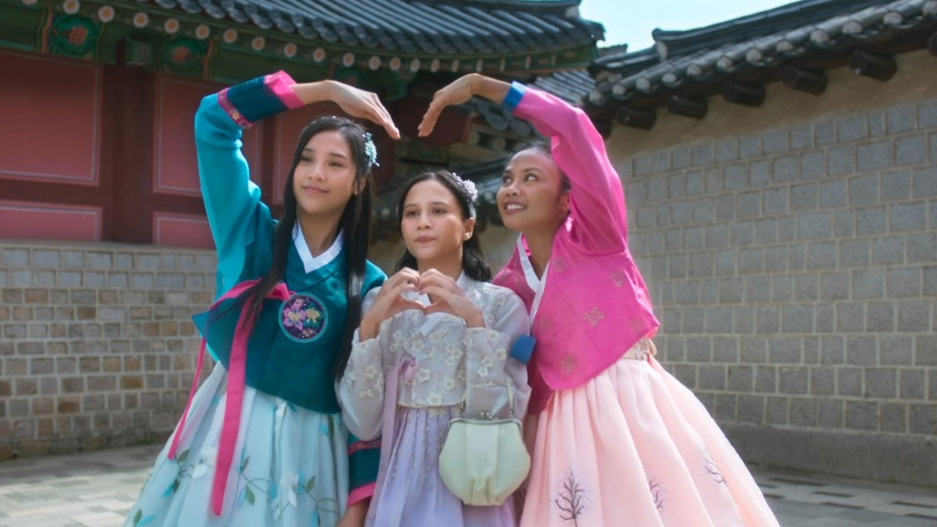 Видео к фильму Love Unlike in K-Dramas | BEHIND THE SCENE CINTA TAK SEINDAH DRAMA KOREA