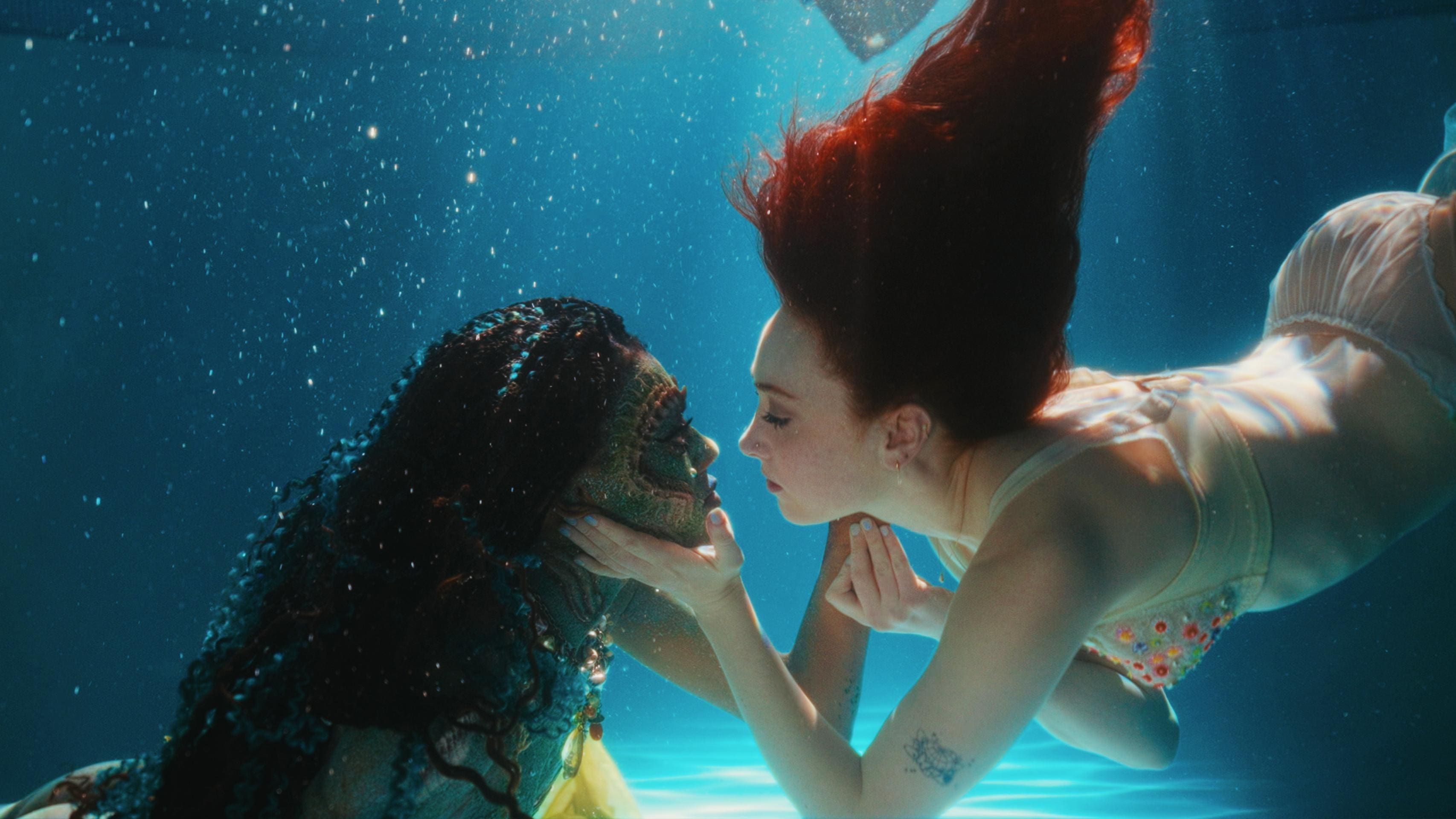 Видео к фильму Chappell Roan: Casual | Chappell Roan - Casual (Official Music Video)