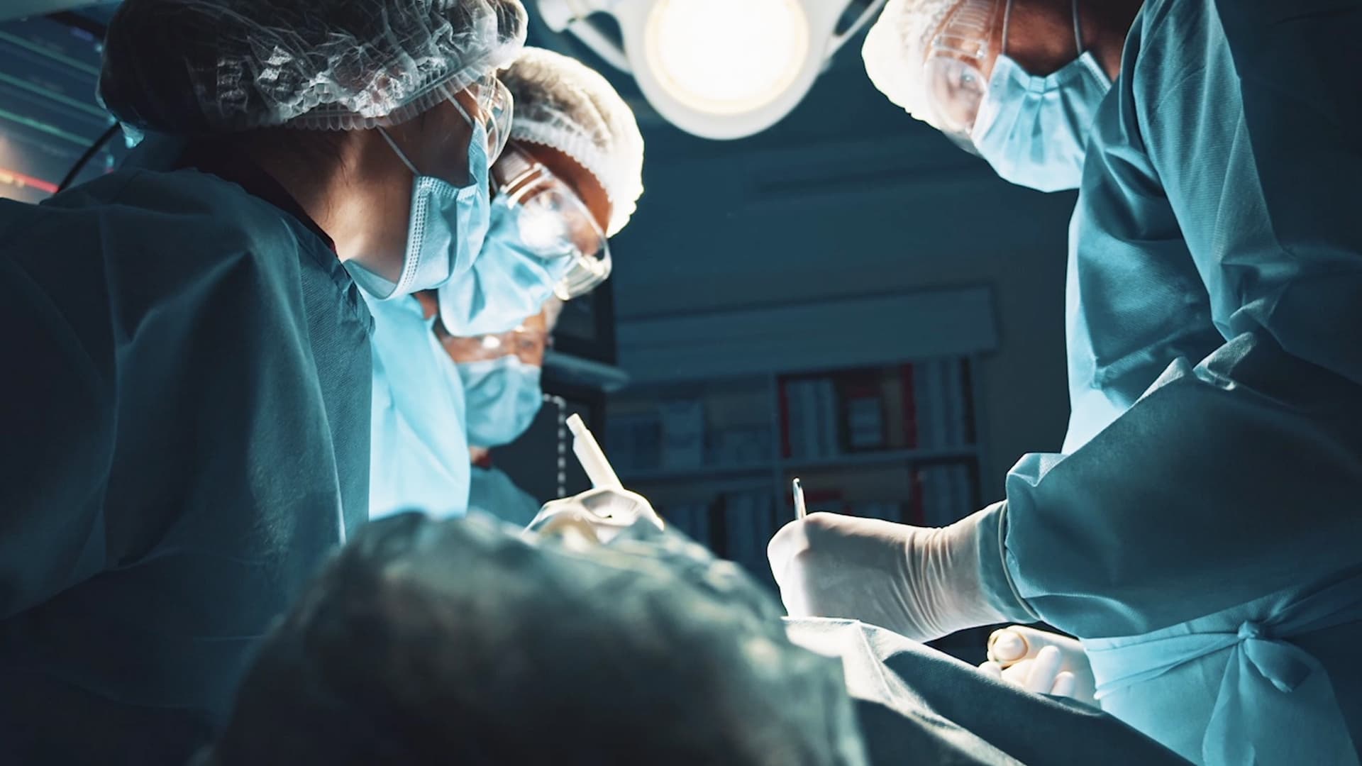 Видео к фильму Dr. Death: Cutthroat Conman | Official Trailer