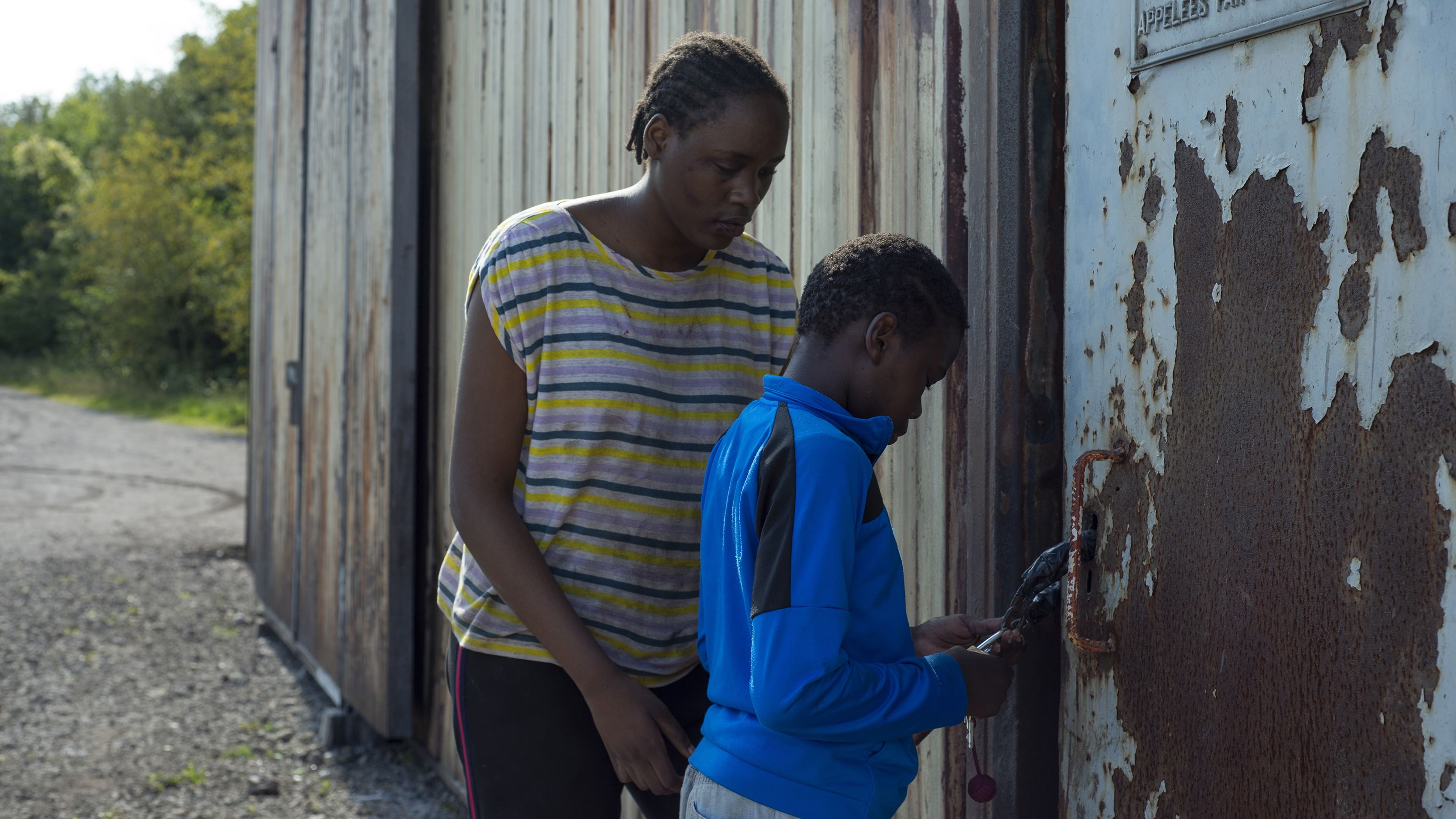 Видео к фильму Тори и Локита | трейлер французской драмы ТОРИ И ЛОКИТА братьев Дарденн, в кино с 17 ноября