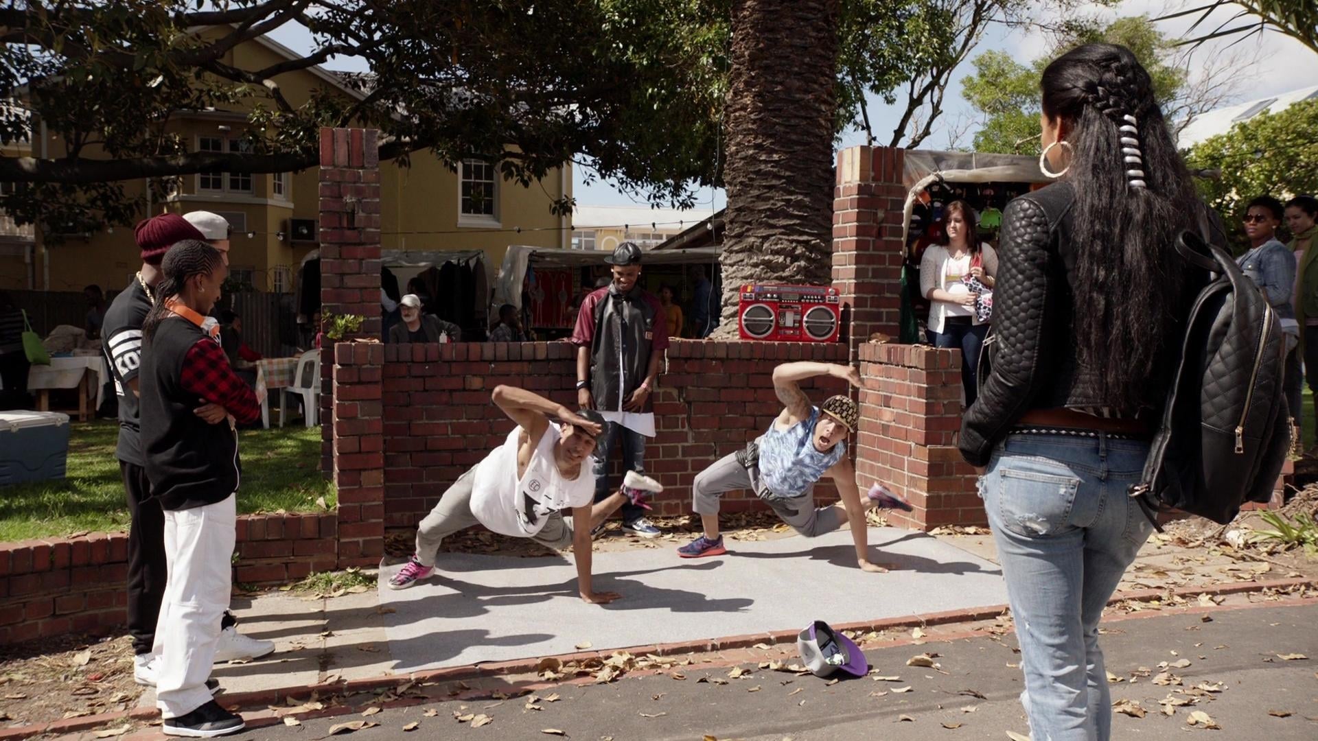 Видео к фильму Лапочка 3 | Honey 3: Dare to Dance | Dance Off Showing How It's Done | Film Clip