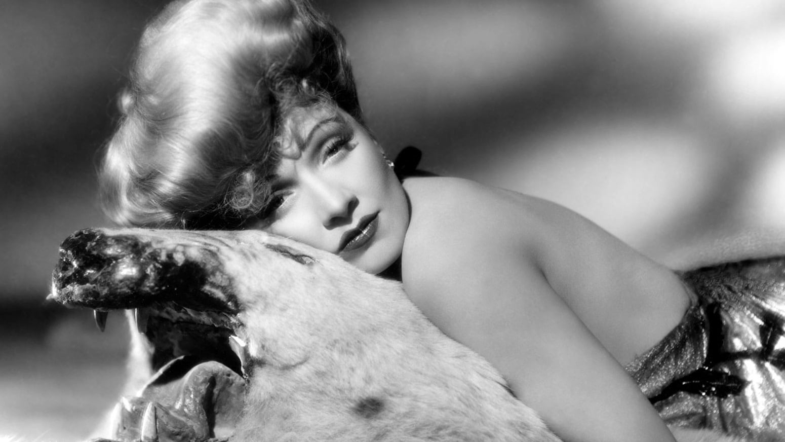 Видео к фильму Негодяи | The Spoilers (1942) - Trailer