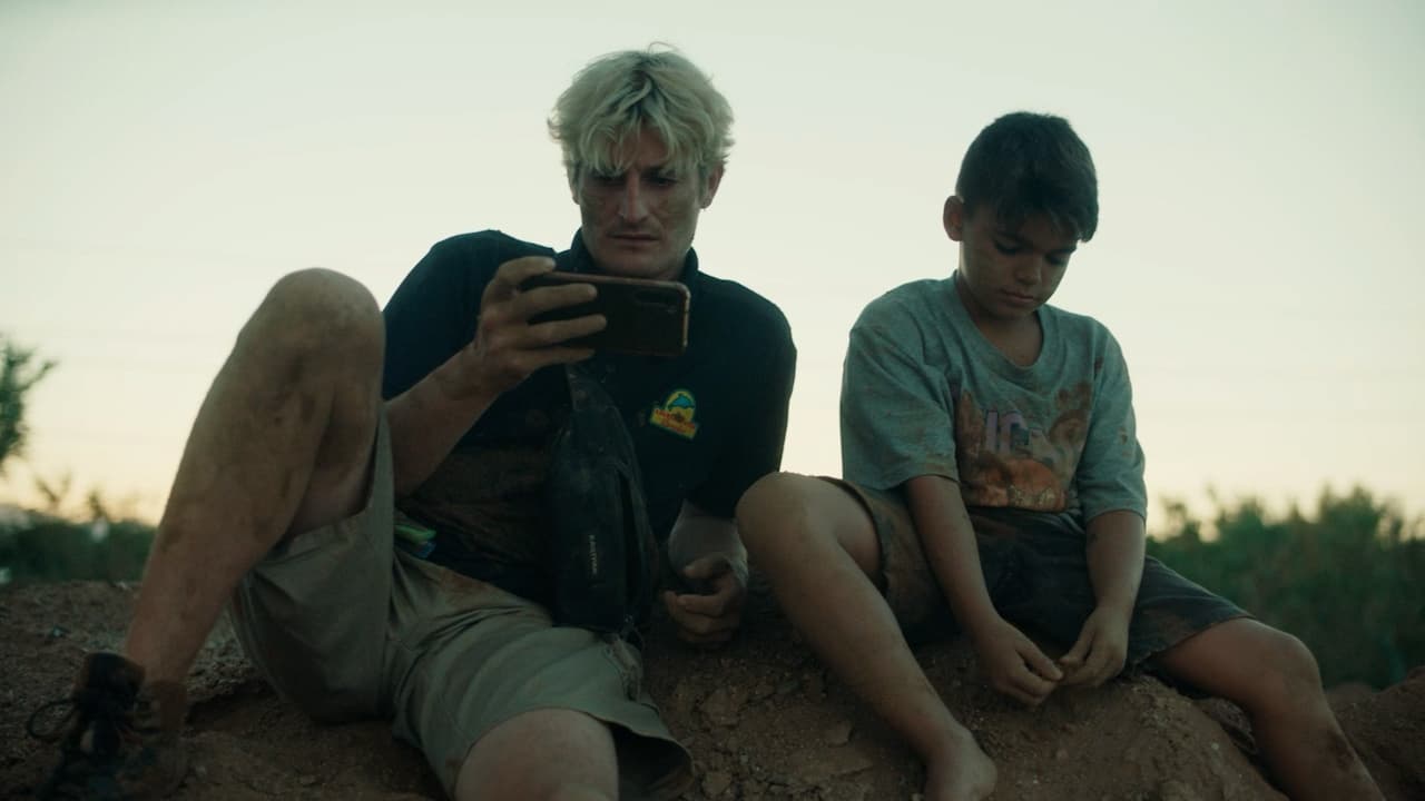 Видео к фильму Apartamentos Paradiso | Apartamentos Paradiso | Andreu Garcia Antol&iacute;, V&iacute;ctor Jim&eacute;nez Lafuente | Trailer | D'A 2024