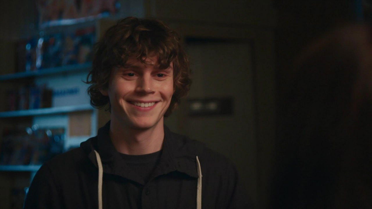 Видео к фильму Взрослый мир | Adult World Official Trailer #1 (2013) - Emma Roberts, John Cusack Comedy Movie HD