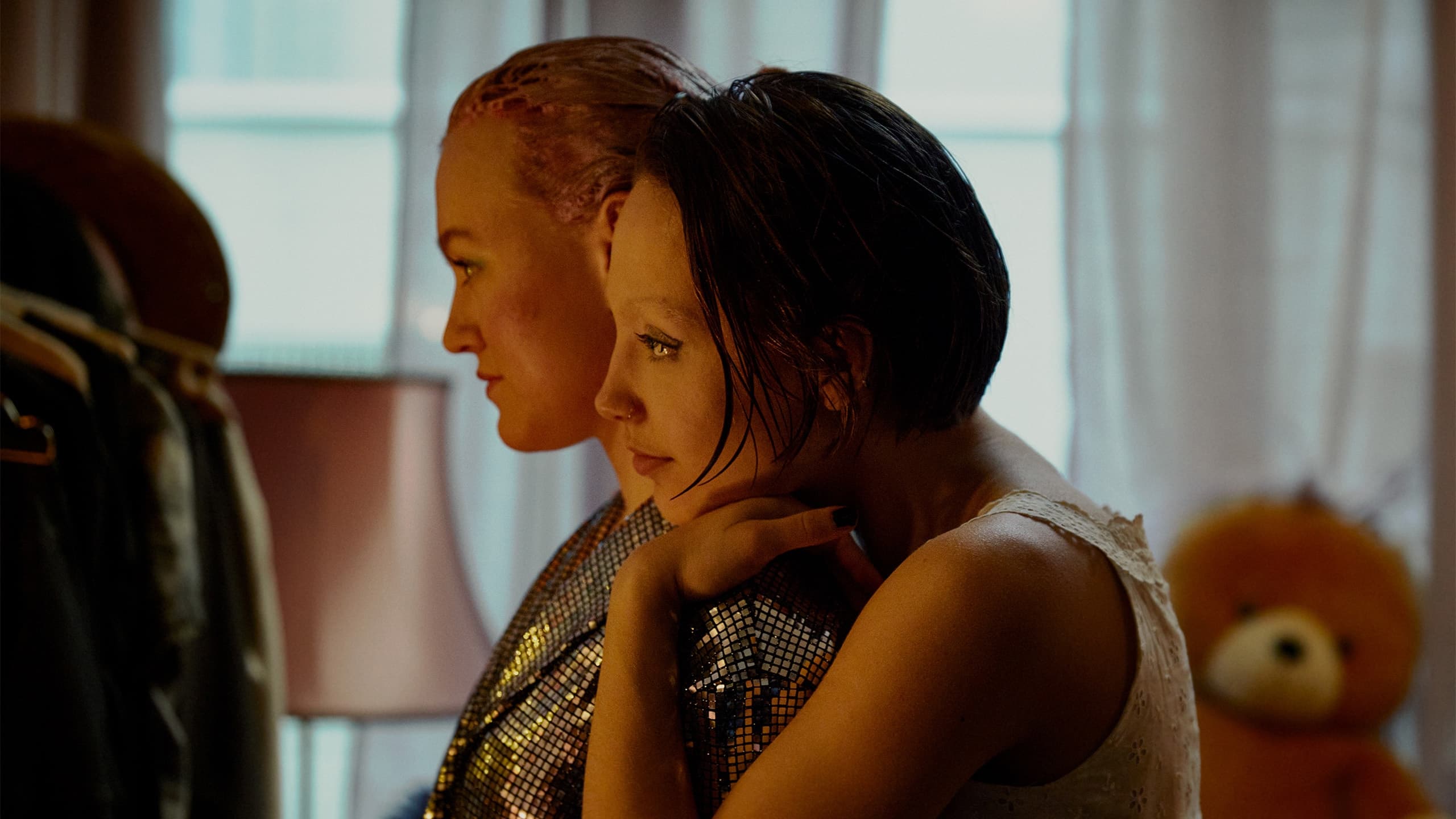 Видео к фильму Девочки | Mark Kermode reviews Girls Girls Girls (2022)