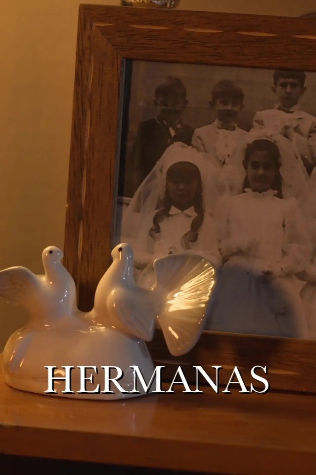 Постер к фильму "Hermanas"