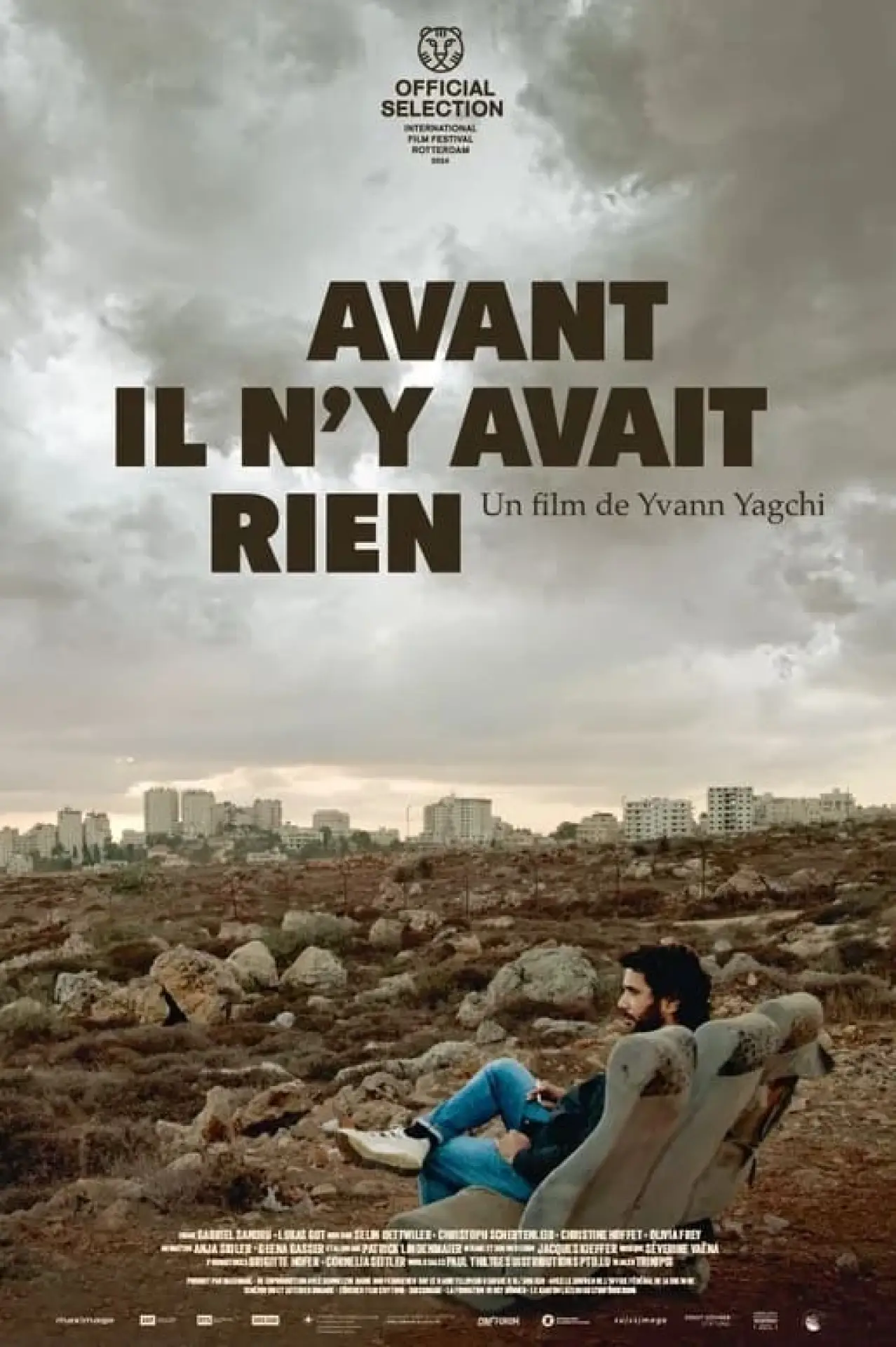 Постер к фильму "Avant, il n