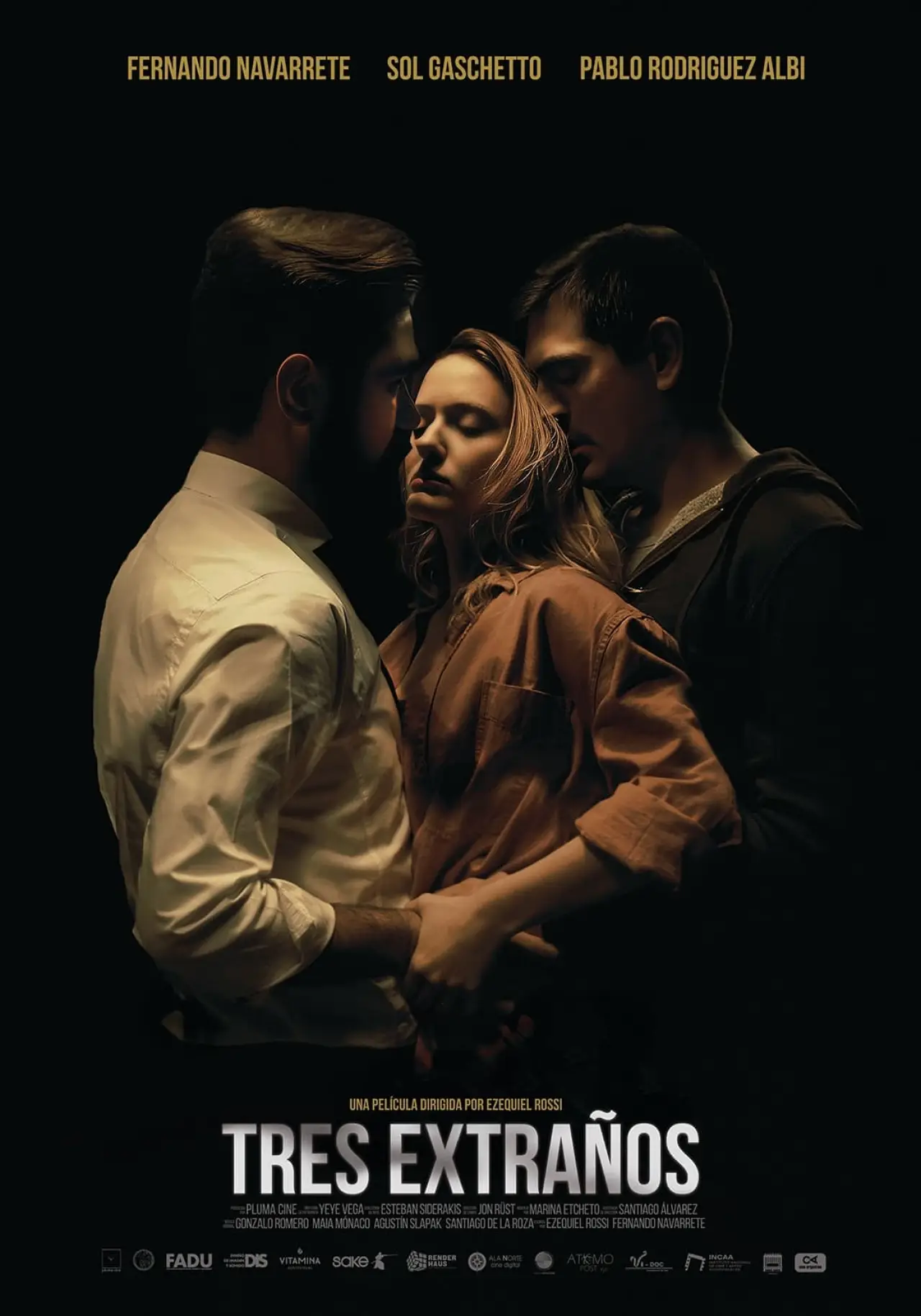 Постер к фильму "Tres extraños"