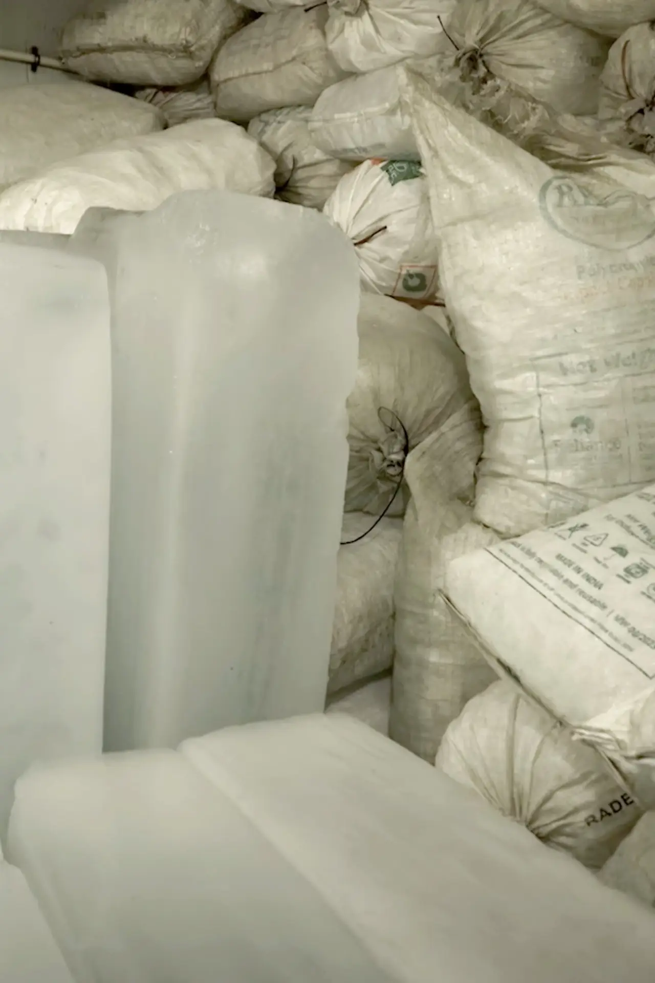Постер к фильму "Moving Ice"