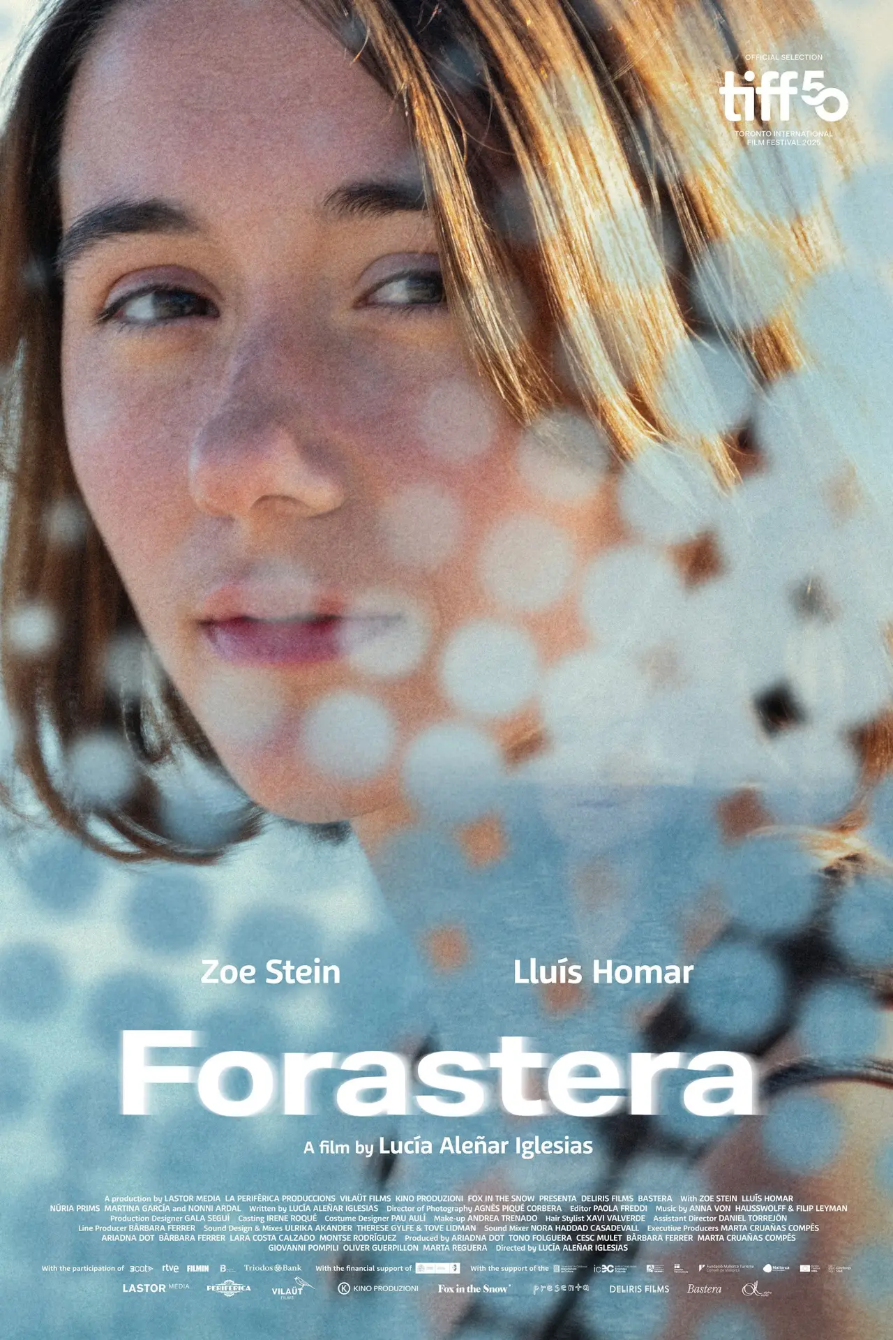 Постер к фильму "Forastera"