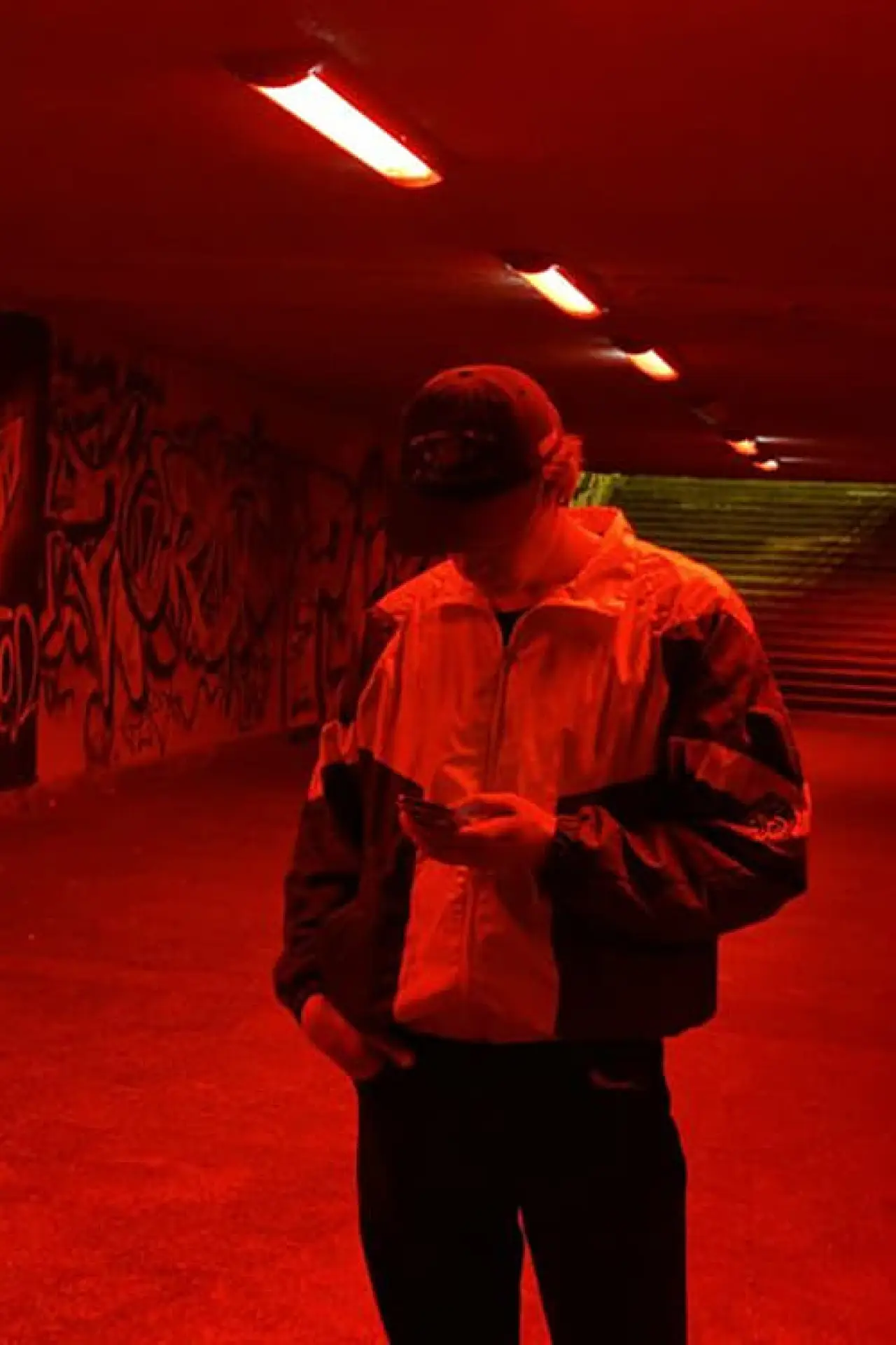 Постер к фильму "Rave"