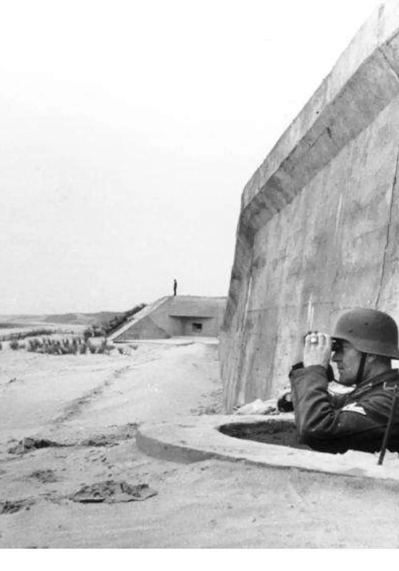 Постер к фильму "Le Mur de l