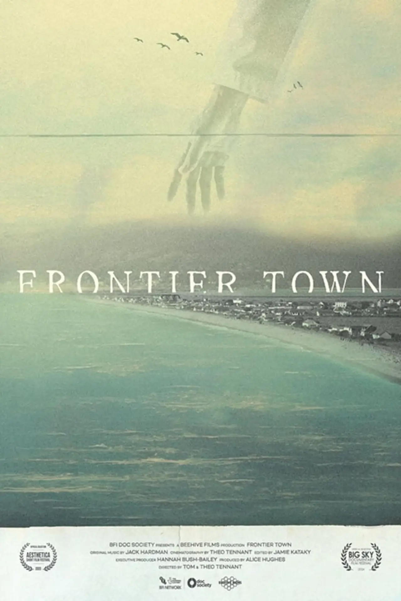 Постер к фильму "Frontier Town"