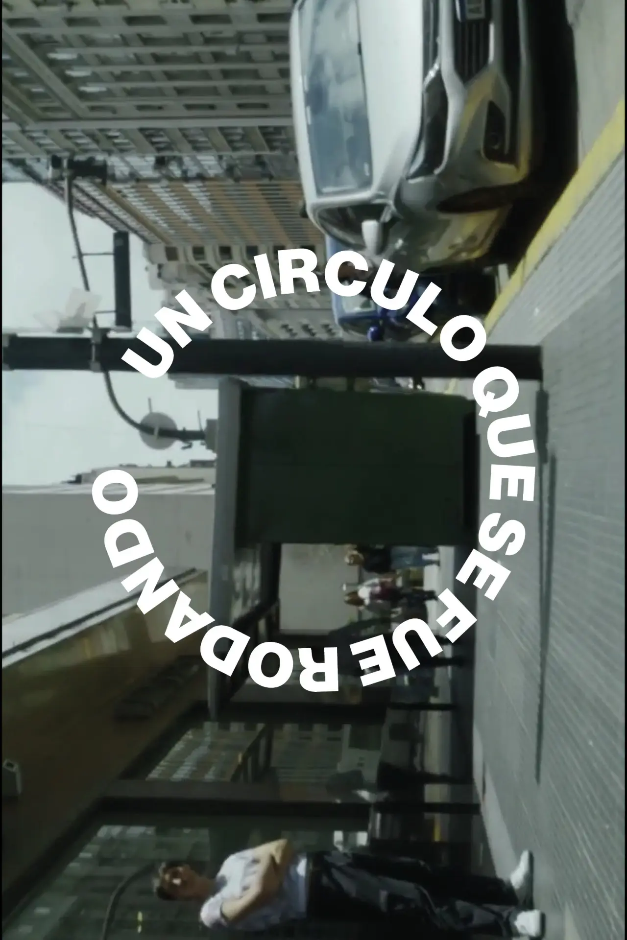 Постер к фильму "Un circulo que se fue rodando"