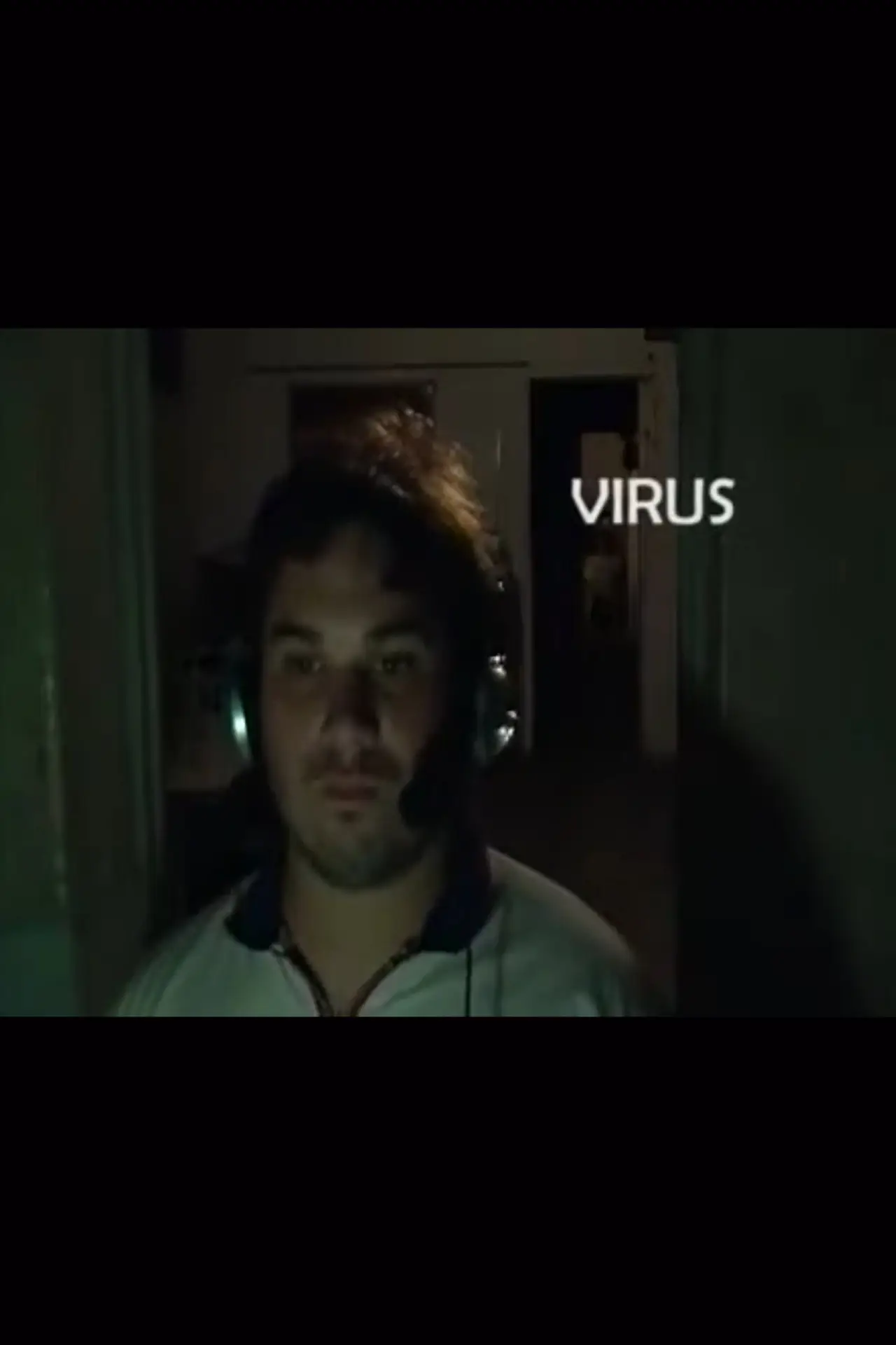 Постер к фильму "Virus"
