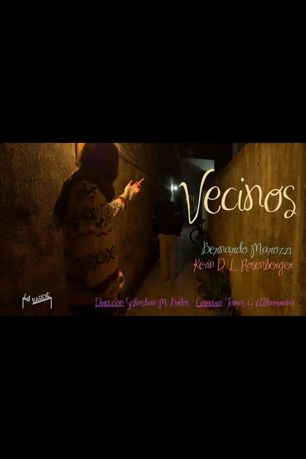 Постер к фильму "Vecinos"