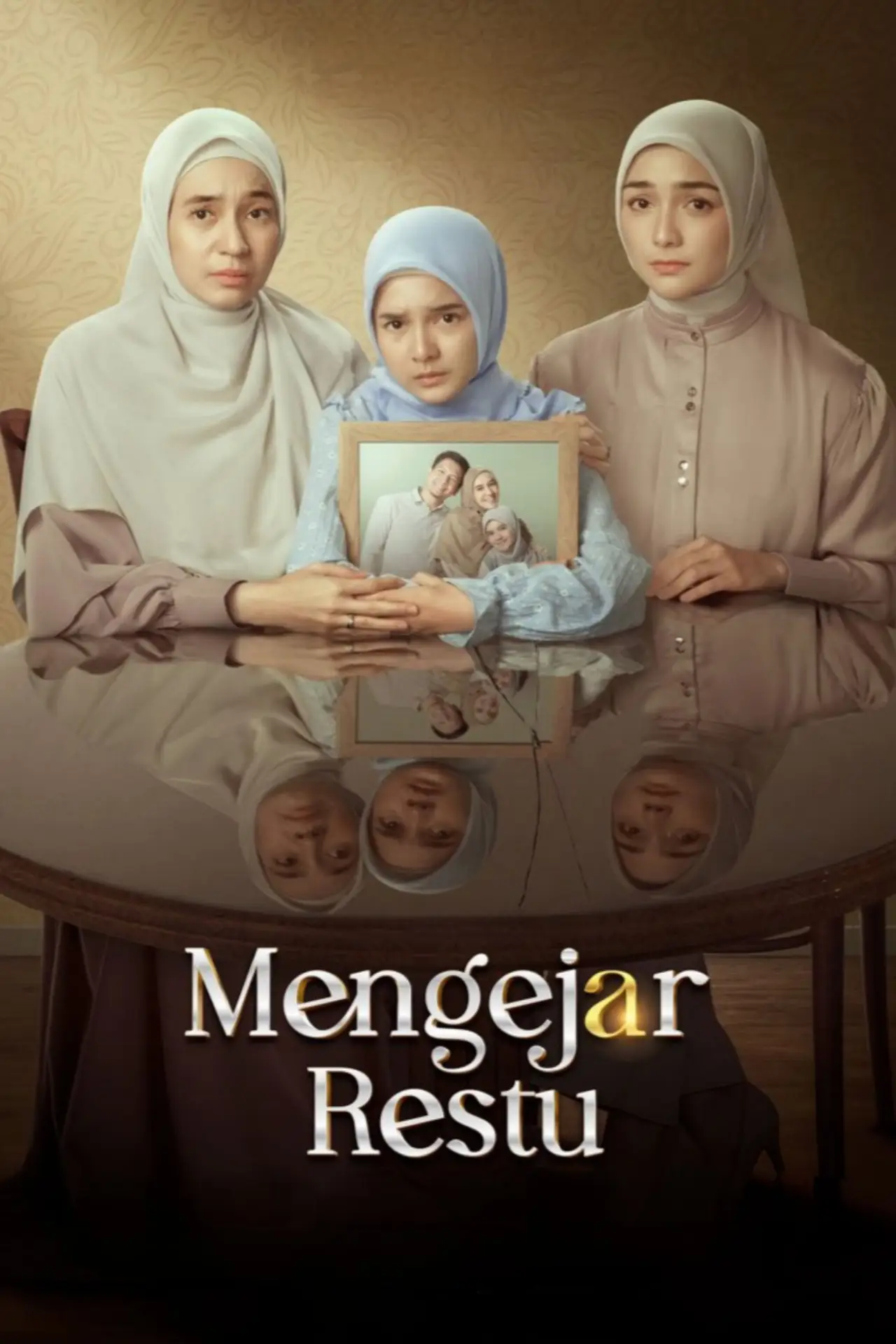 Постер к фильму "Mengejar Restu"