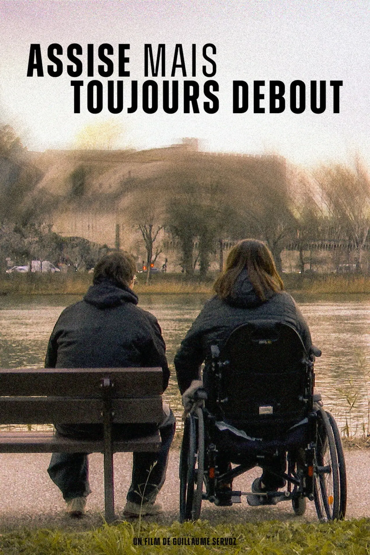 Постер к фильму "Assise mais Toujours Debout"