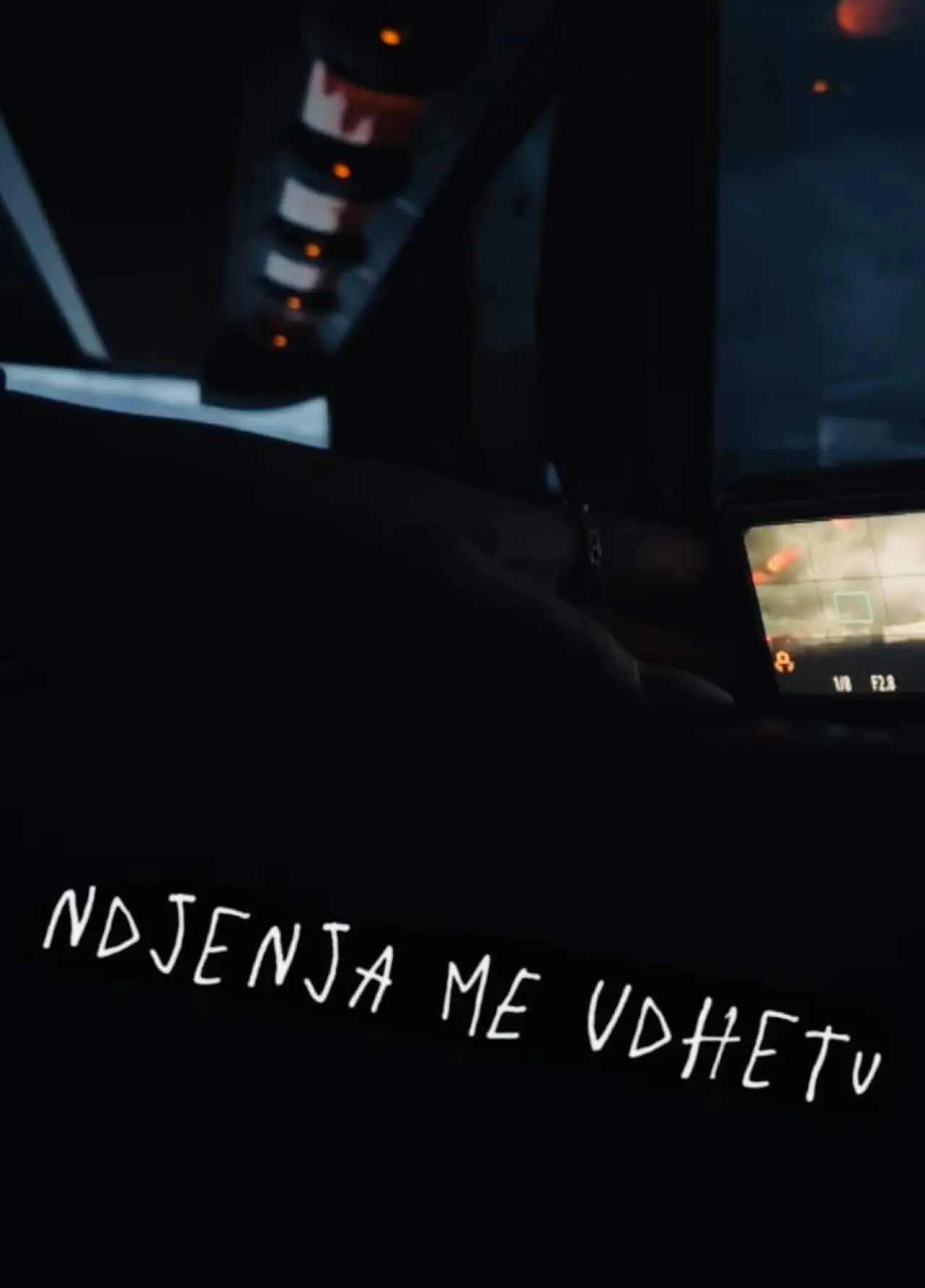 Постер к фильму "Ndjenja me Udhëtu"