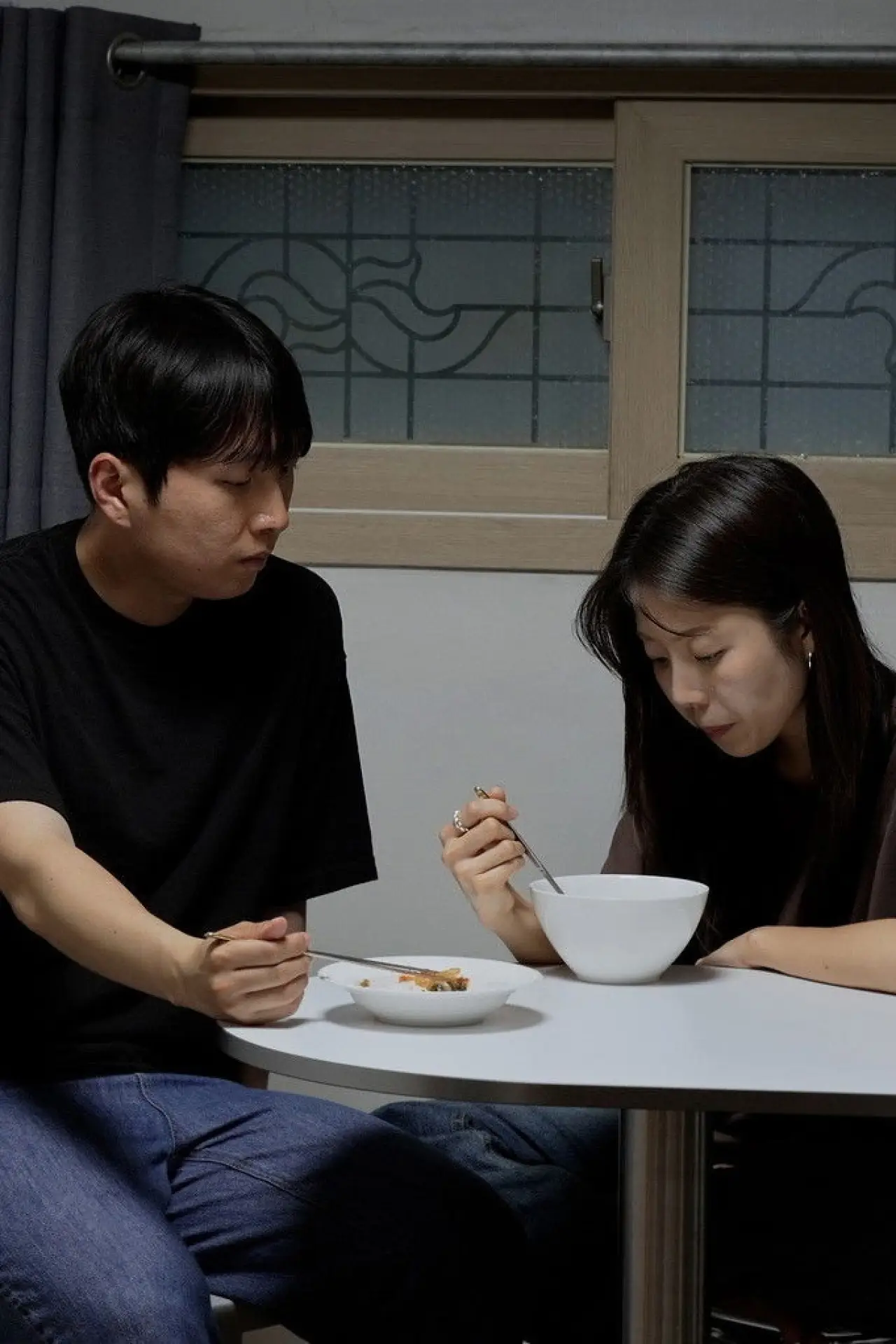 Постер к фильму "잠 못 이루는 밤"