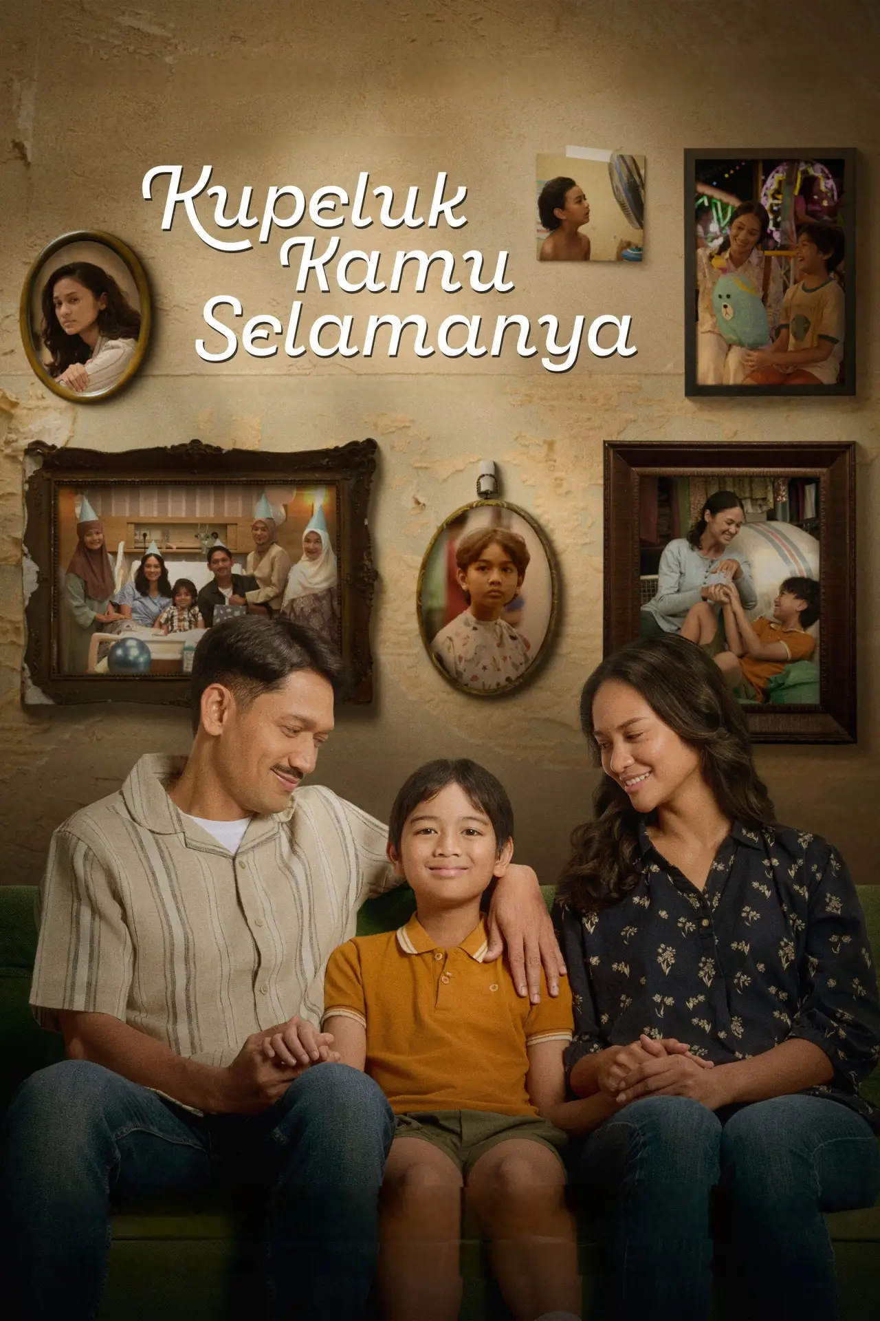 Постер к фильму "Kupeluk Kamu Selamanya"