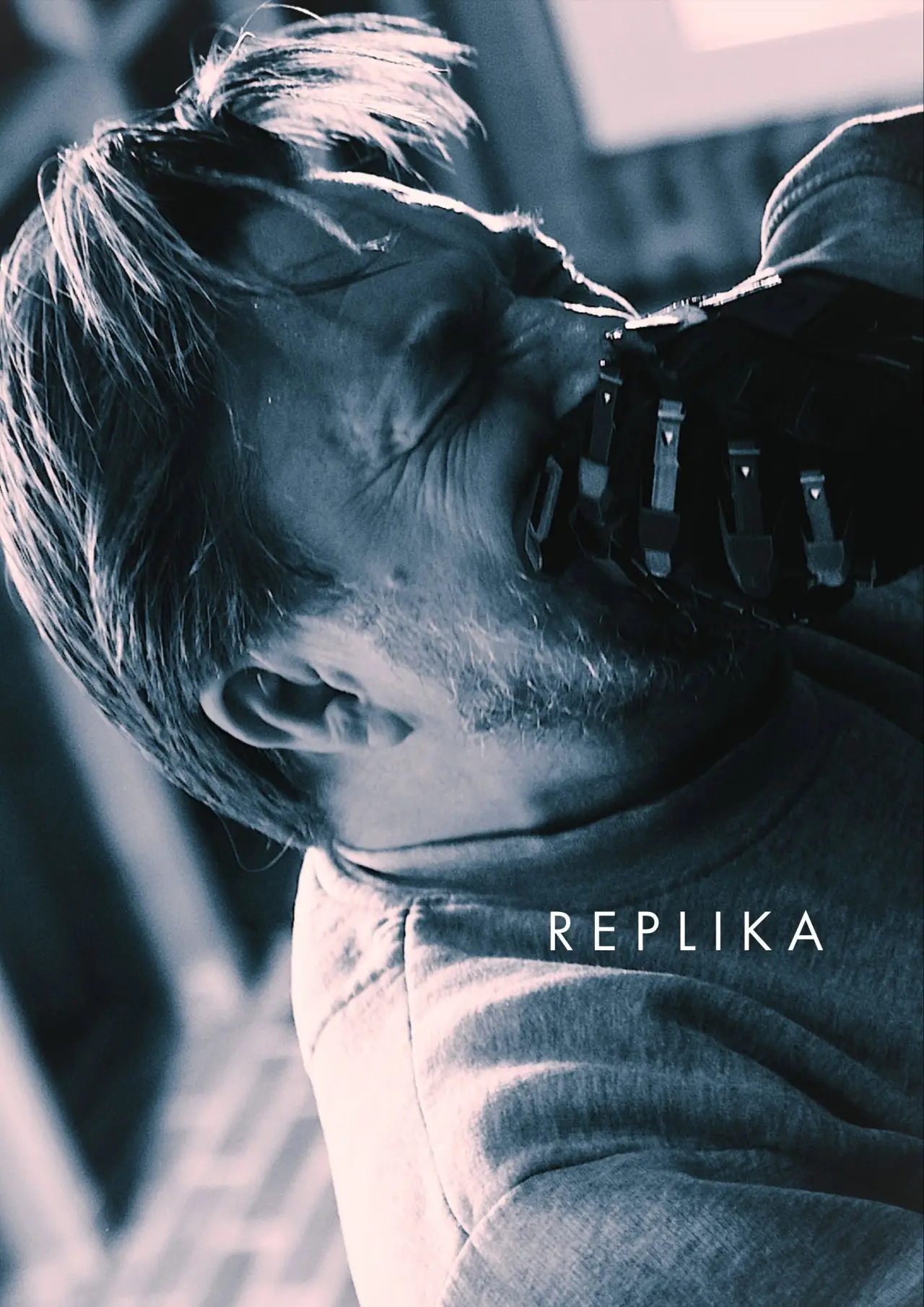 Постер к фильму "Replika"