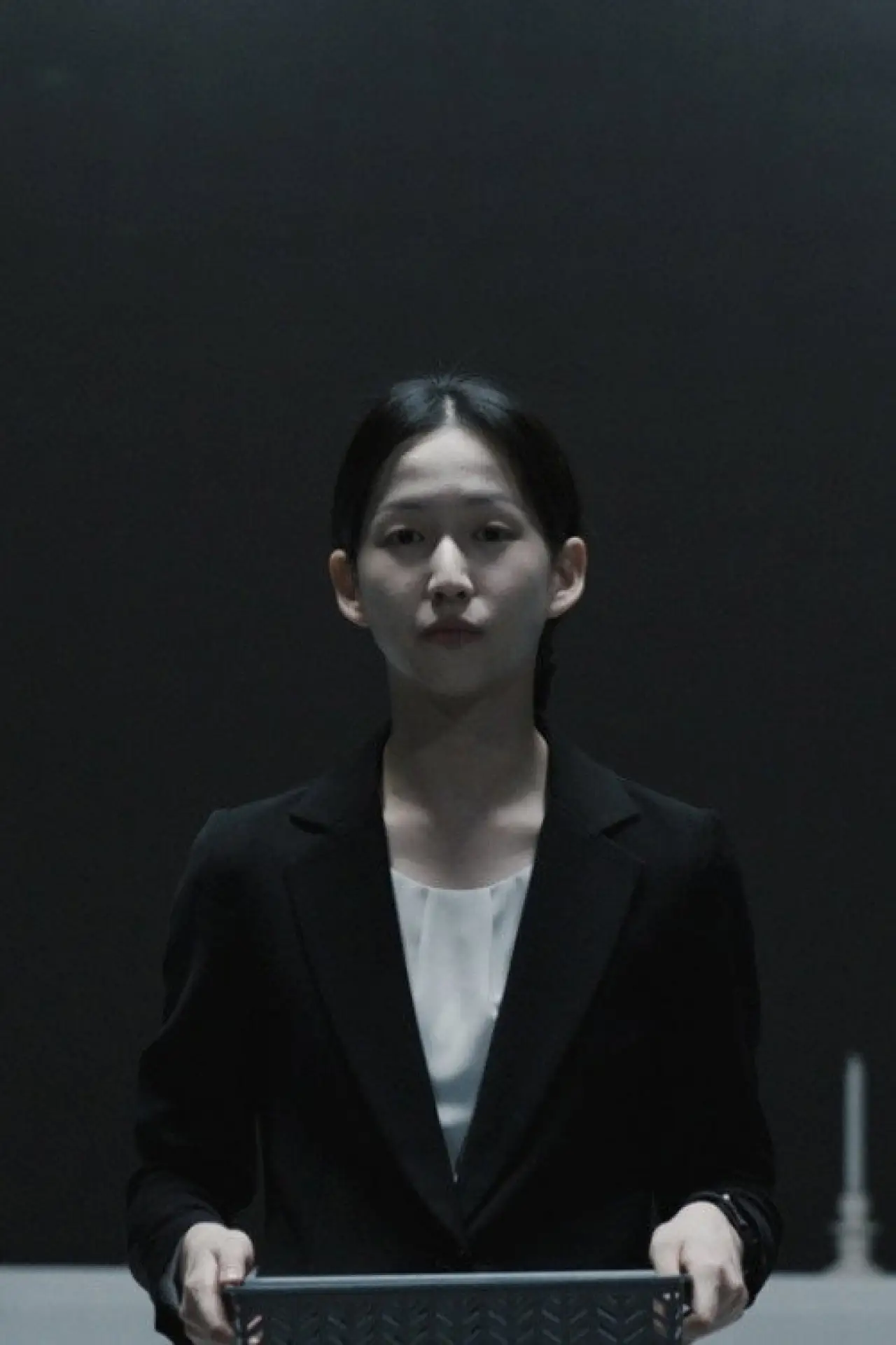 Постер к фильму "유골이 뒤섞인 두 사람은,"