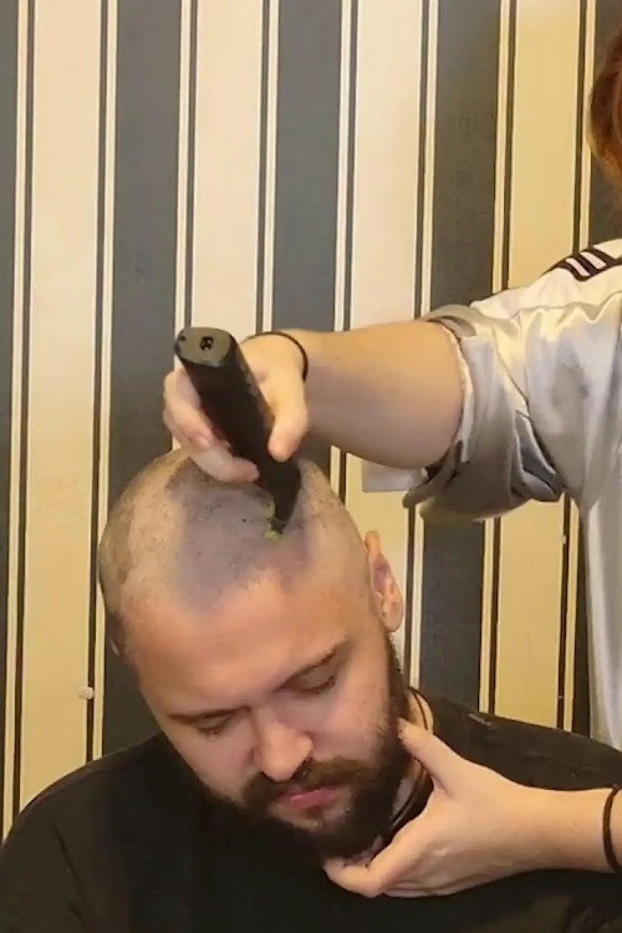 Постер к фильму "Carteiro Cósmico Raspando o Cabelo"