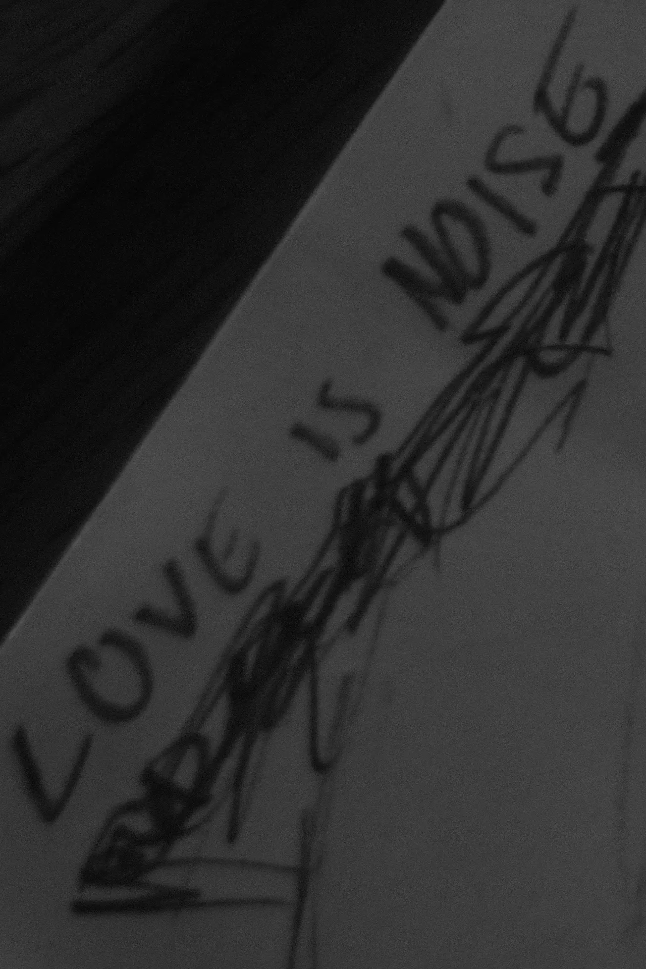 Постер к фильму "Love is noise"