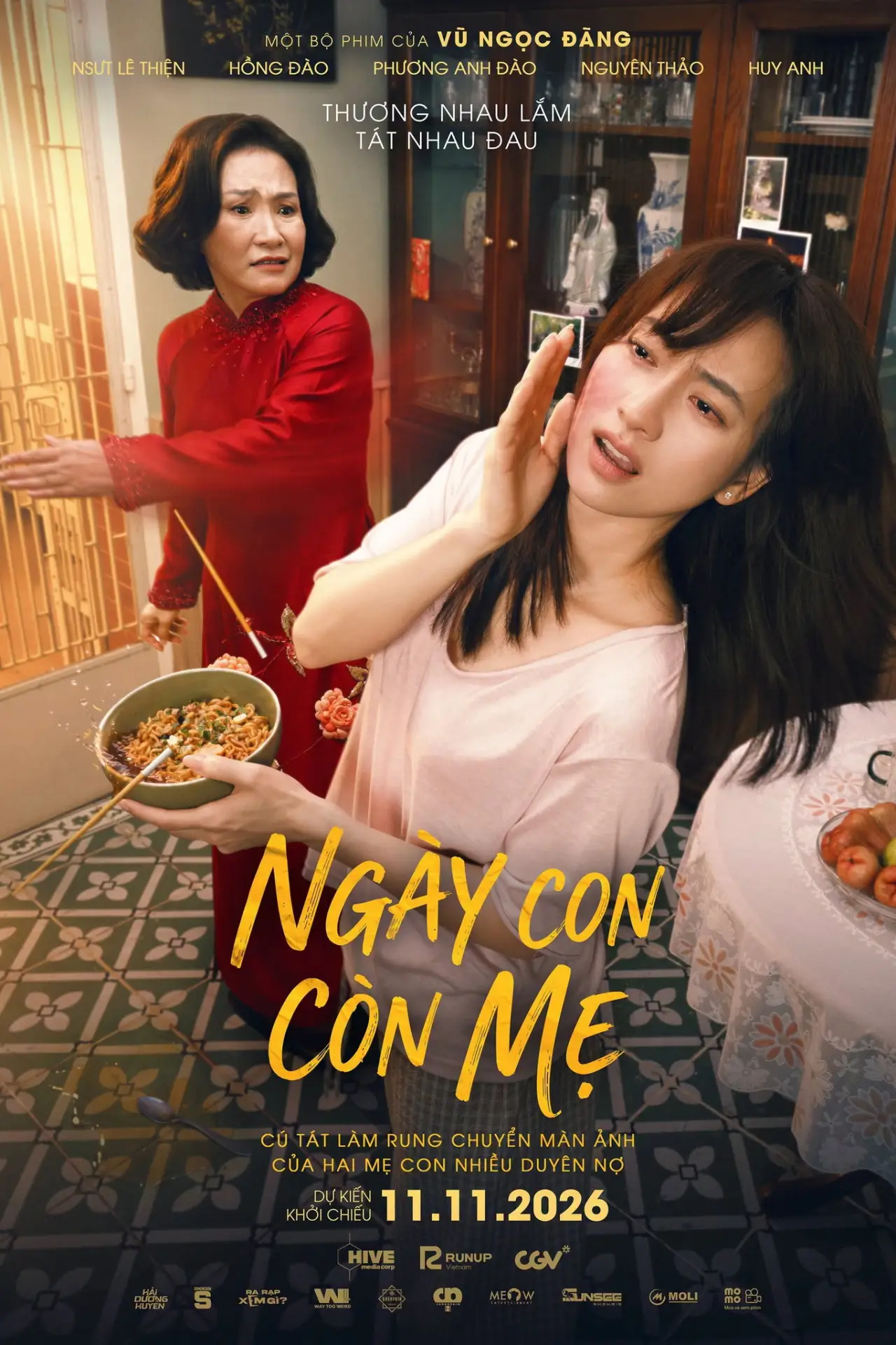 Постер к фильму "Ngày Con Còn Mẹ"