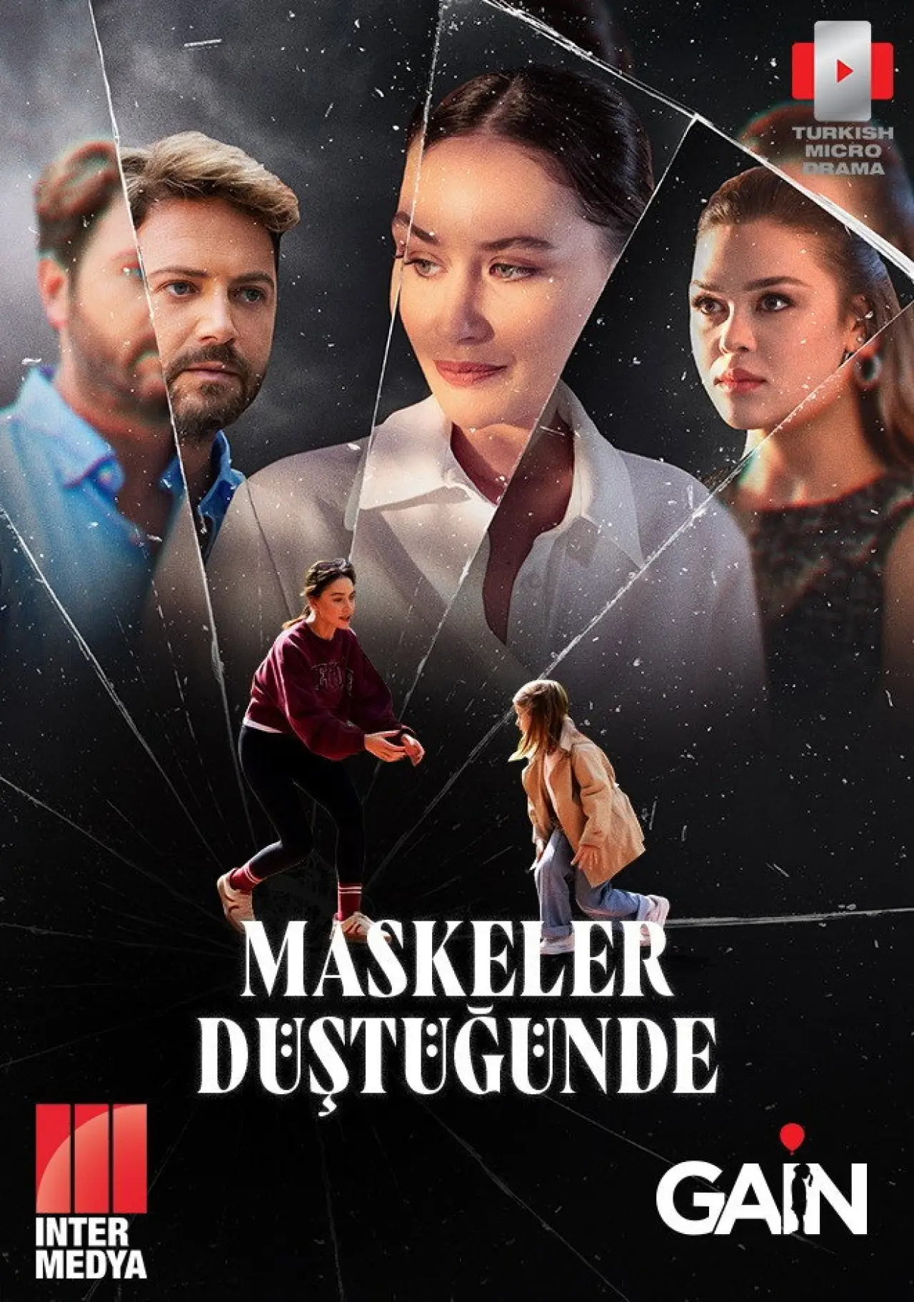 Постер к фильму "Maskeler Düştüğünde"