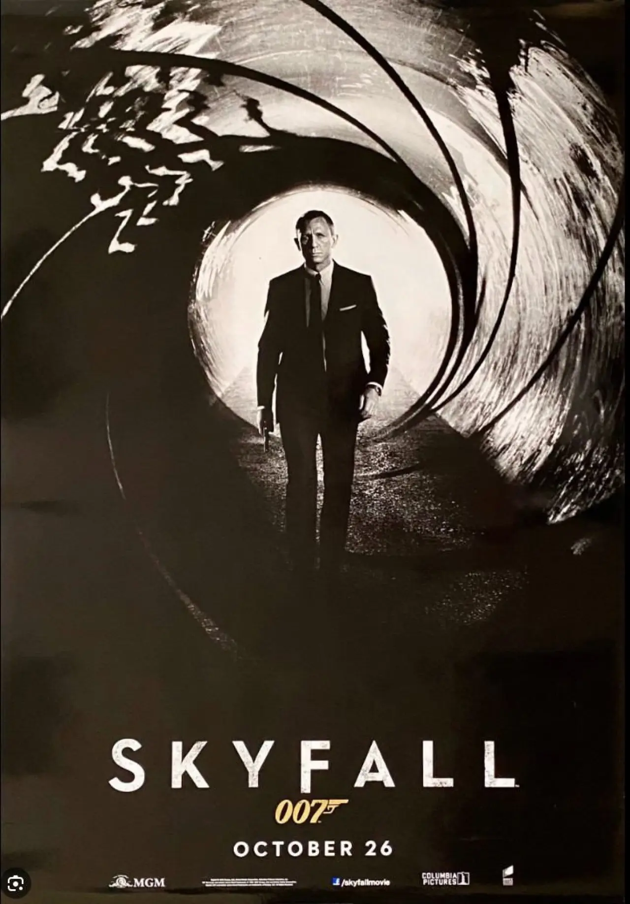 Постер к фильму "Skyfall - Der moderne Bond"
