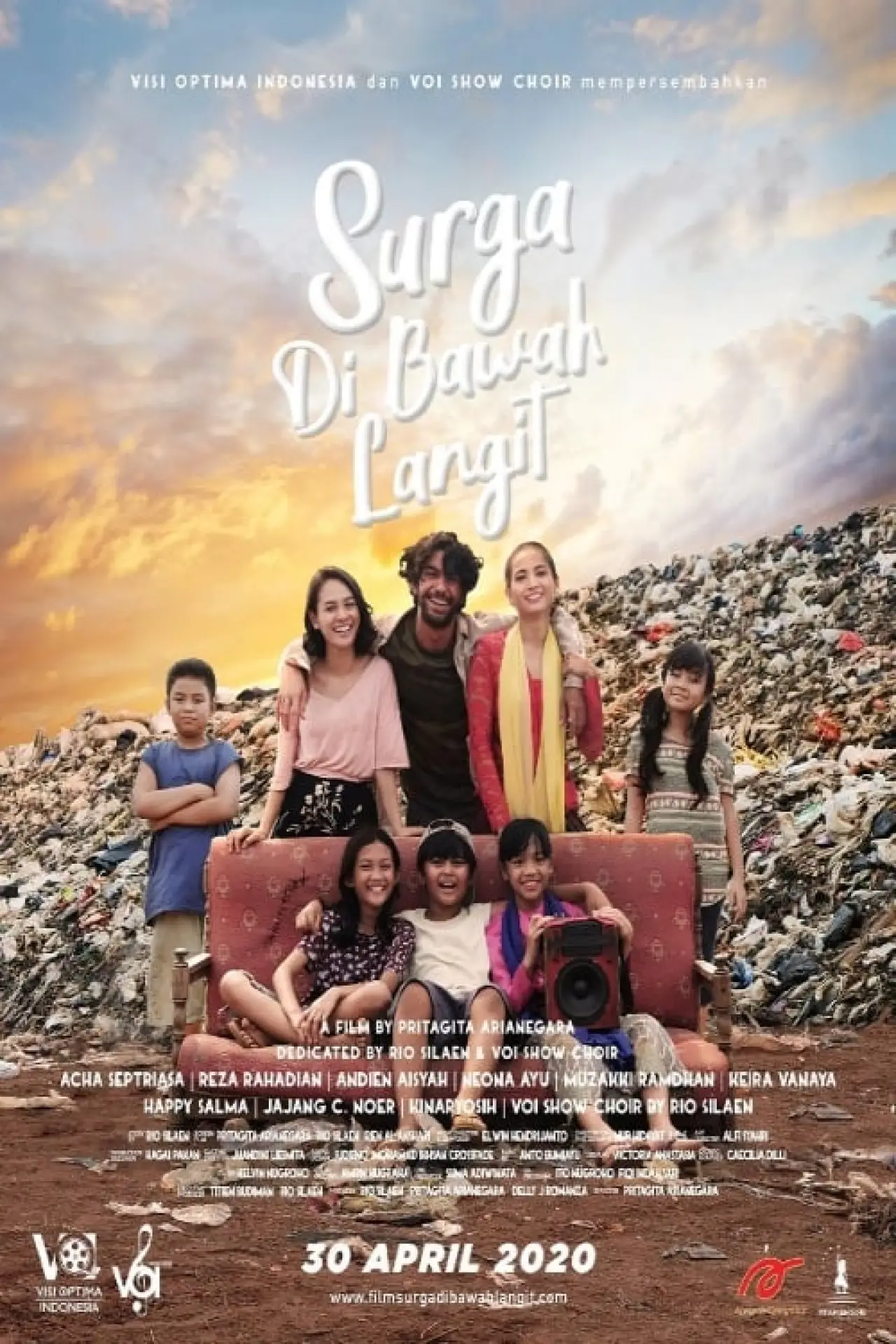Постер к фильму "Surga di Bawah Langit"