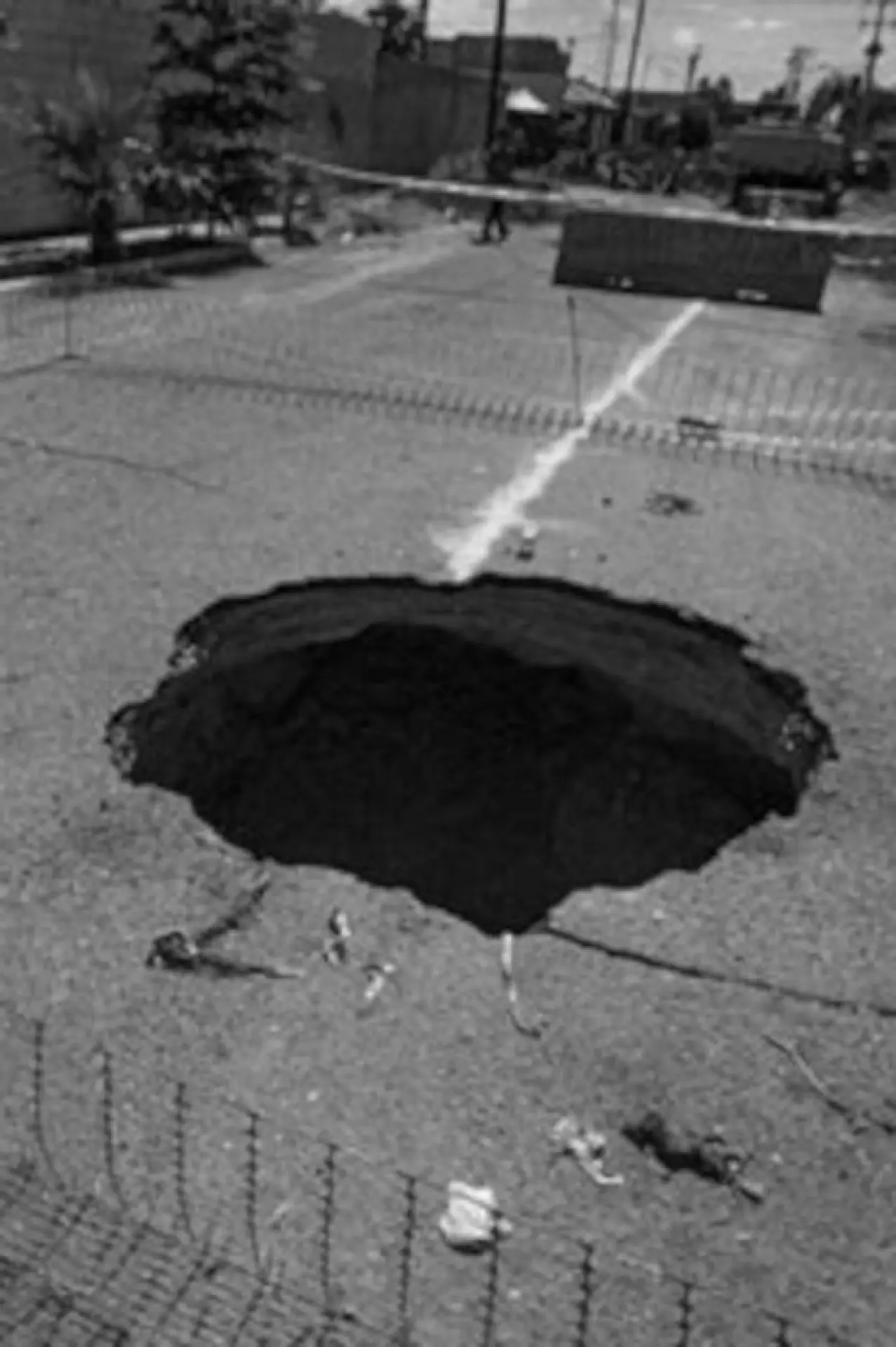 Постер к фильму "Sinkhole"