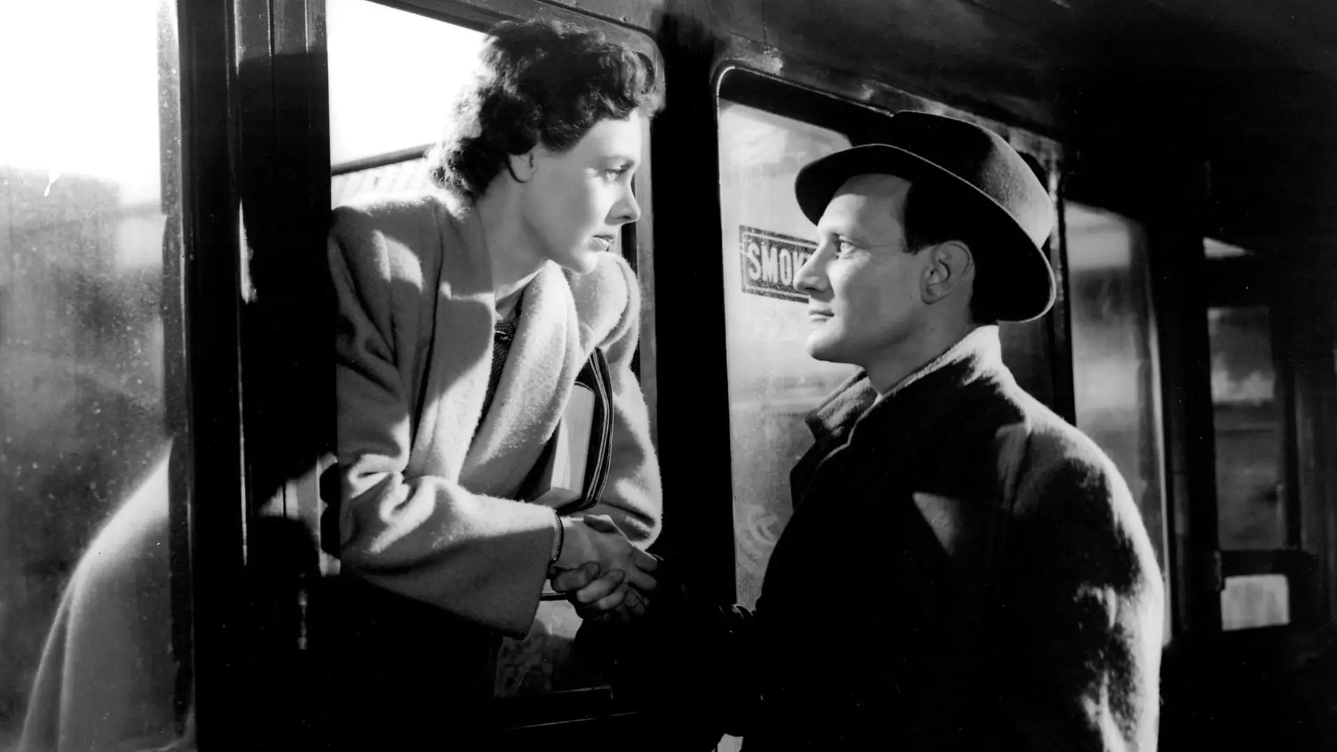 Видео к фильму Короткая встреча — "Could You Really Say Goodbye?" - Brief Encounter's Carnforth Station | BFI