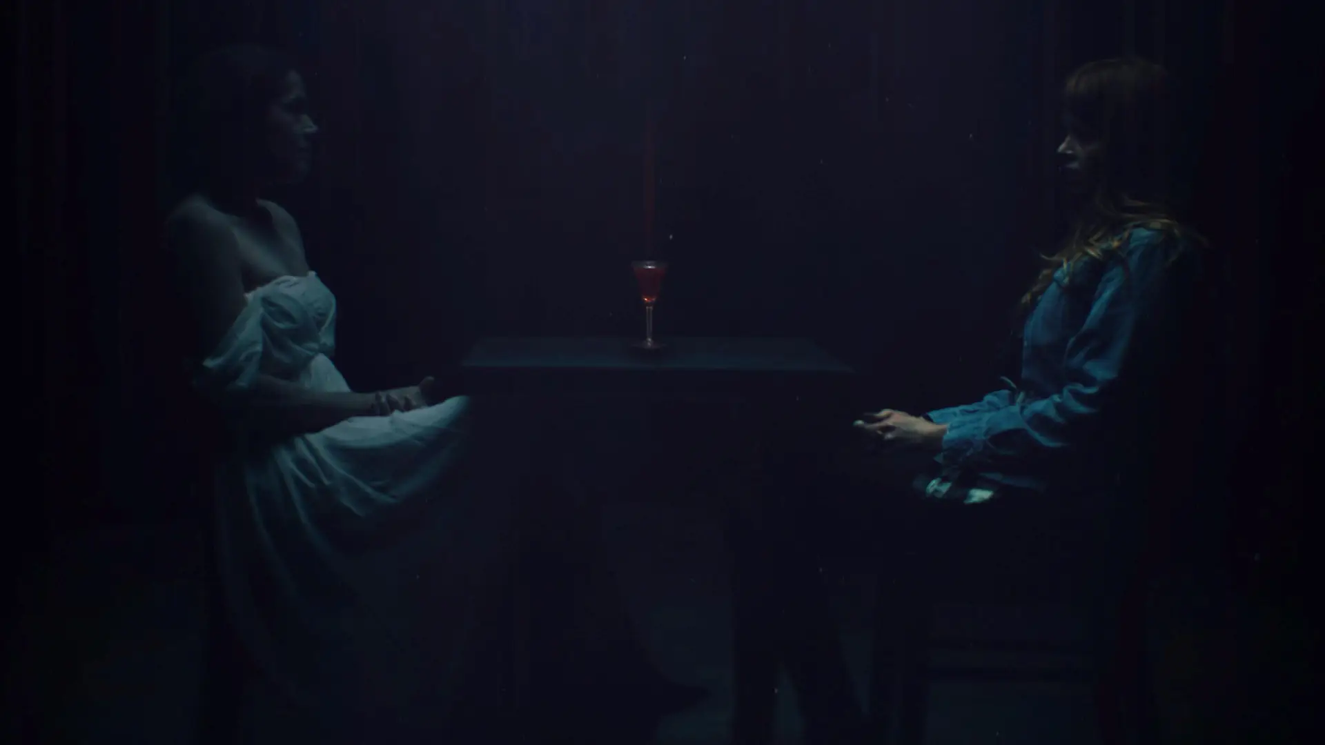 Видео к фильму The Woman Under the Stage | Teaser Trailer