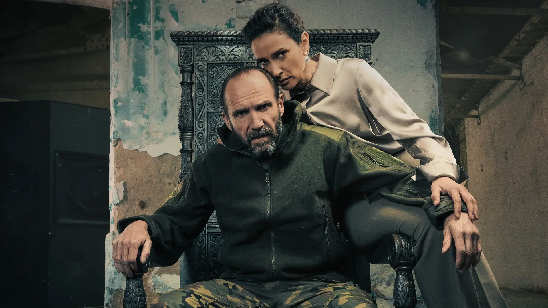 Видео к фильму Macbeth | Macbeth: Ralph Fiennes & Indira Varma Cinema Trailer