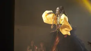 Задник к фильму "Женщина" #409789