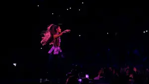 Задник к фильму "Ариана Гранде: excuse me, i love you" #440208