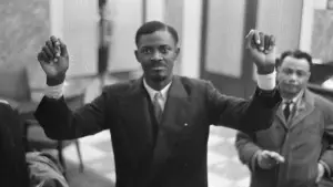 Задник к фильму "Саундтрек к государственному перевороту" #740472