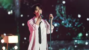 Задник к фильму "TOMORROW X TOGETHER WORLD TOUR 