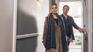 Задник к фильму "Этажом ниже" #352705