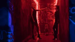 Задник к фильму "Взрывная блондинка" #285913