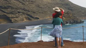 Задник к фильму "Разомкнутые объятия" #237015