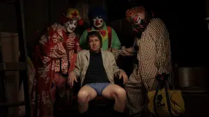 Задник к фильму "30 ночей паранормального явления с одержимой девушкой с татуировкой дракона" #399650