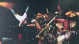 Задник к фильму "Elton John: Never Too Late" #792386