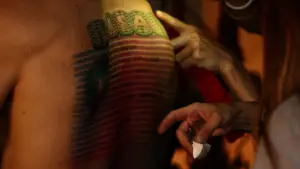 Задник к фильму "Человек, который продал свою кожу" #437631