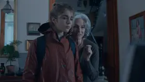 Задник к фильму "Наваждение Джули" #675514